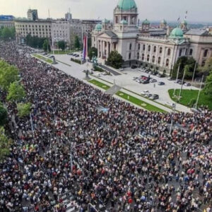 U Beogradu se večeras održavaju protesti koji bi mogli promijeniti budućnost Srbije