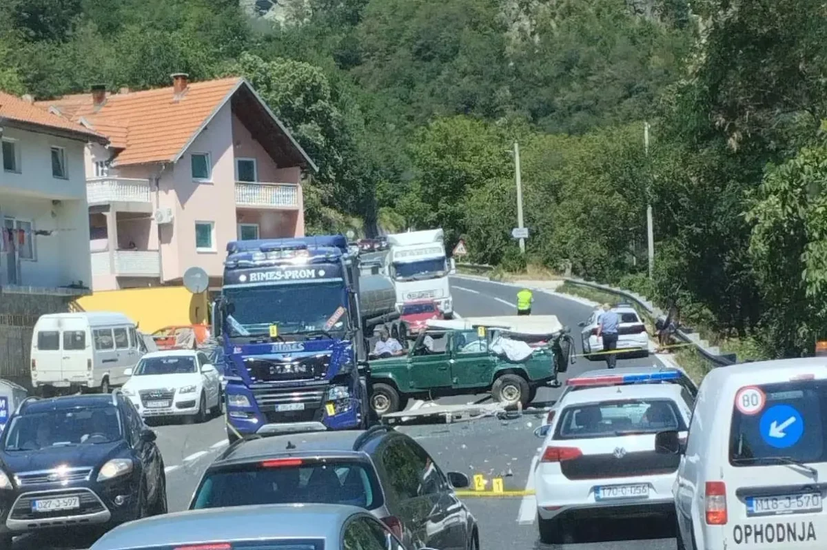 (VIDEO) Gužva na Bradini: Sudar kamiona i dva automobila