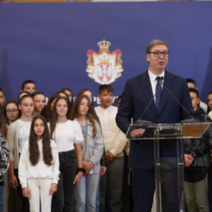 Vučić poručio djeci iz RS-a i Crne Gore da je Srbija i njihova kuća