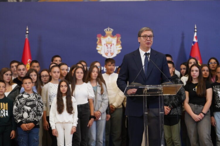 Vučić poručio djeci iz RS-a i Crne Gore da je Srbija i njihova kuća