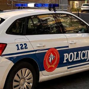 Crnogorska policija uhapsila muškarca: Prevozio s troje djece 15 pakovanja marihuane