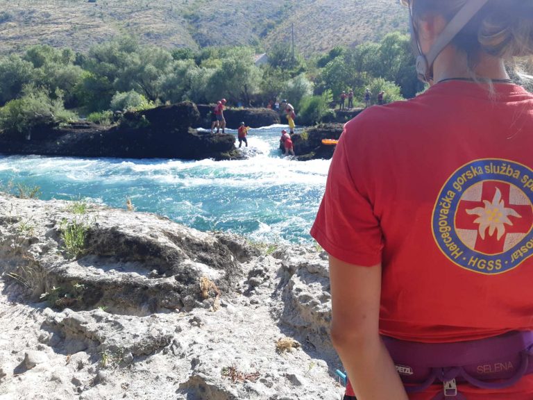 19-godišnjak skočio s mosta u Neretvu i nije izronio