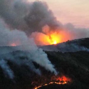 (VIDEO) Vatra kod Maglaja guta sve pred sobom: “Bit će ovo besana noć”