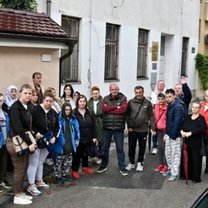 Zavod Mjedenica zaključana: Roditelji došli na proteste, djeca nisu krenula u novu školsku godinu