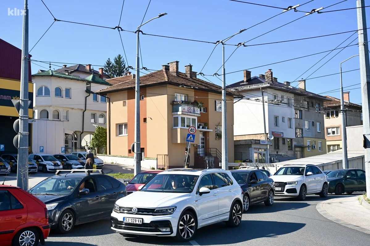 Kilometarske kolone zbog maratona: “Vozači lude, Sarajevo u kolapsu”