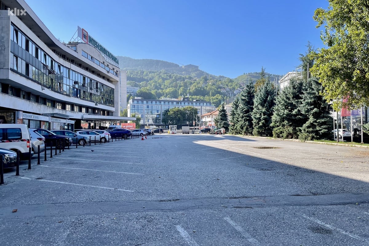 Parking kod Narodnog pozorišta zatvoren: Kako je godišnji zakup smanjen za 50%?