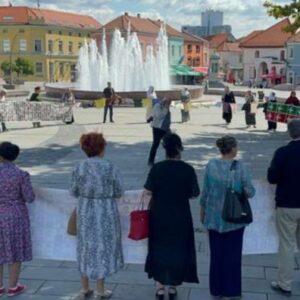 Majke Srebrenice traže hitnu intervenciju Schmidta: Razlog je obrazovni sistem u RS i sporni obrazovni sadržaj