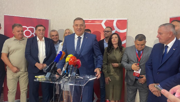 Detalji sa zatvorene sjednice SNSD u Doboju: Dodik optimističan i očekuje podršku SNS-a