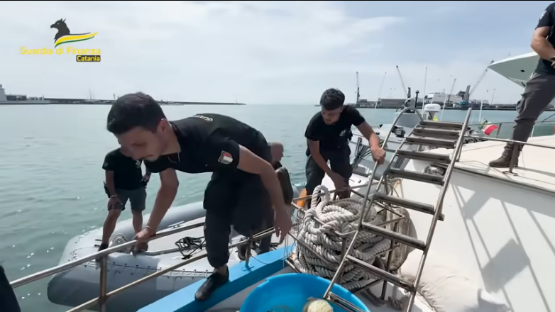 (VIDEO) Srbin “slučajno” iz mora izvukao više od pola tone droge umjesto ribe