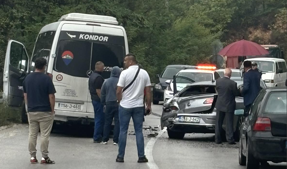 Saobraćajna nesreća između Sarajeva i Pala: Saobraćaj obustavljen