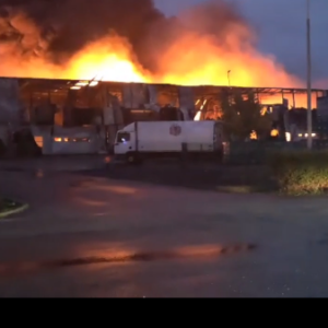 (VIDEO) Veliki požar u Osijeku: Gore skladišta nekoliko kompanija