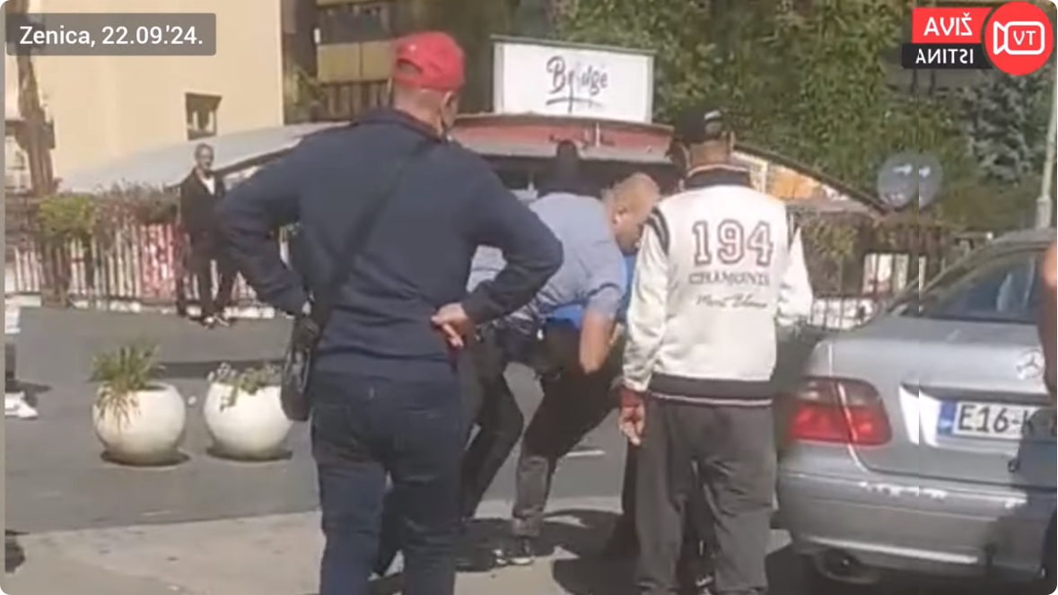 Drama u Zenici: Dva muškarca pokušala nasilno ući na Oldtimer skup, policija ih uhapsila