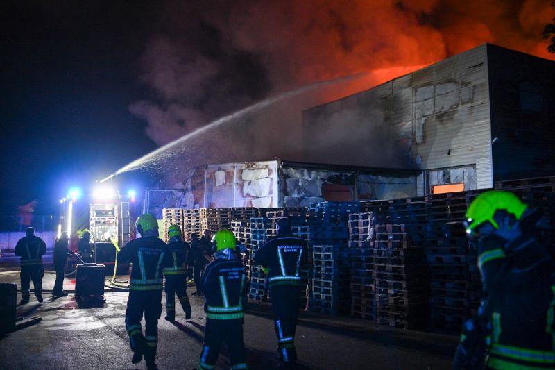 Istraga pokazala da su punjači viljuškara zapalili Tropikovo skladište kod Banjaluke