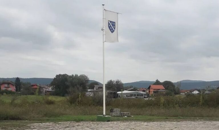 Dodik poručio: Postavljanje muslimanske zastave na srpskom stratištu je provokacija