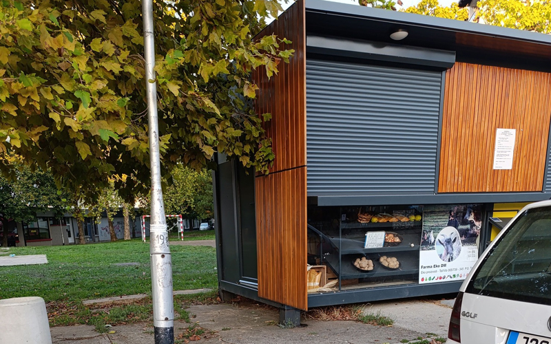 Obijen kiosk u Banjaluci: NN lice ukralo domaći sir, bijeli luk, cherry paradajz…