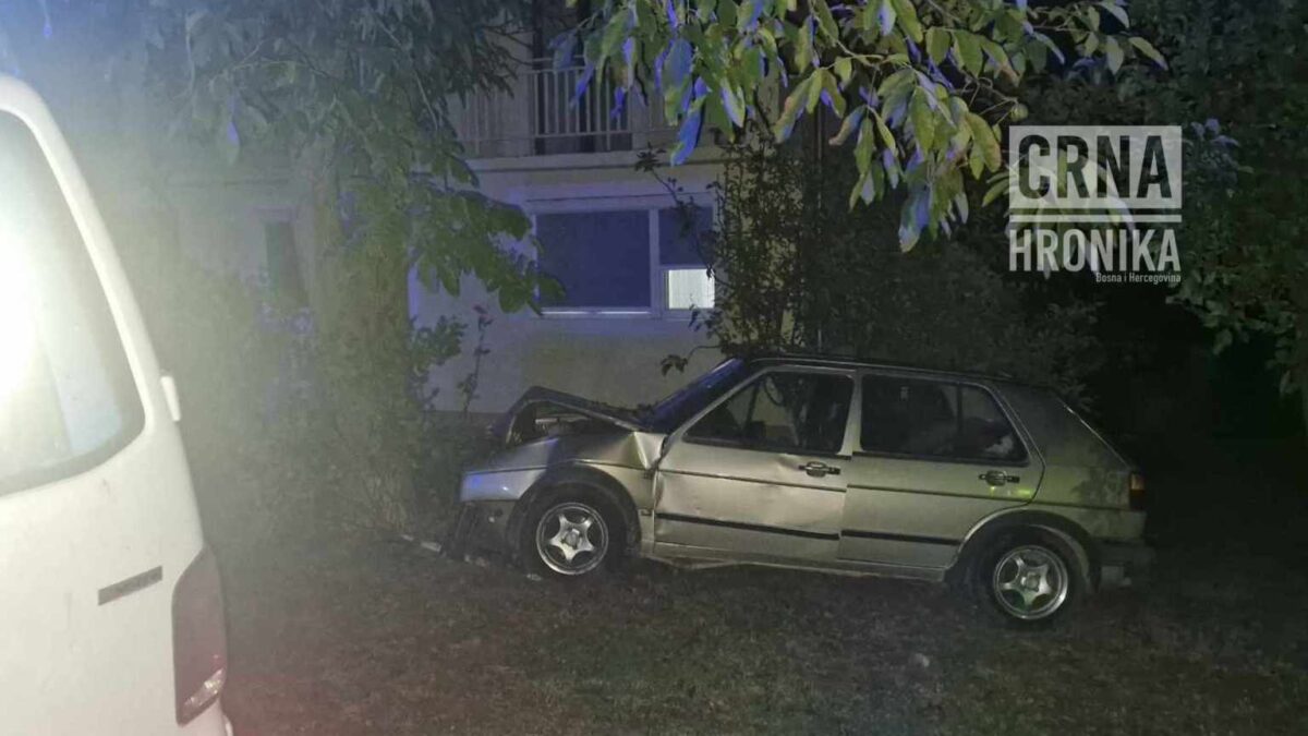 Golf 2 se zabio u drvo, vozača pronašli bez znakova života