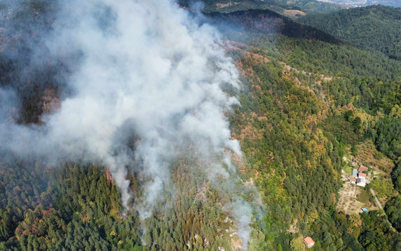 Kod Maglaja buknuo veliki požar, traži se pomoć helikoptera OSBiH