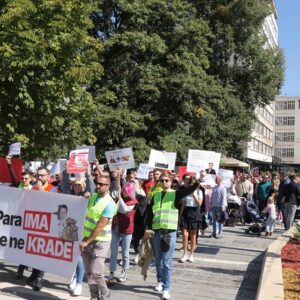 Mladi u subotu opet izlaze na proteste protiv Vlade KS: “Gdje je nestao naš novac?”