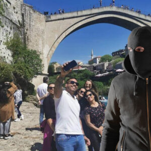 Mostar: Turisti u strahu, NN lica im prilaze sa pištoljima i pljačkaju ih