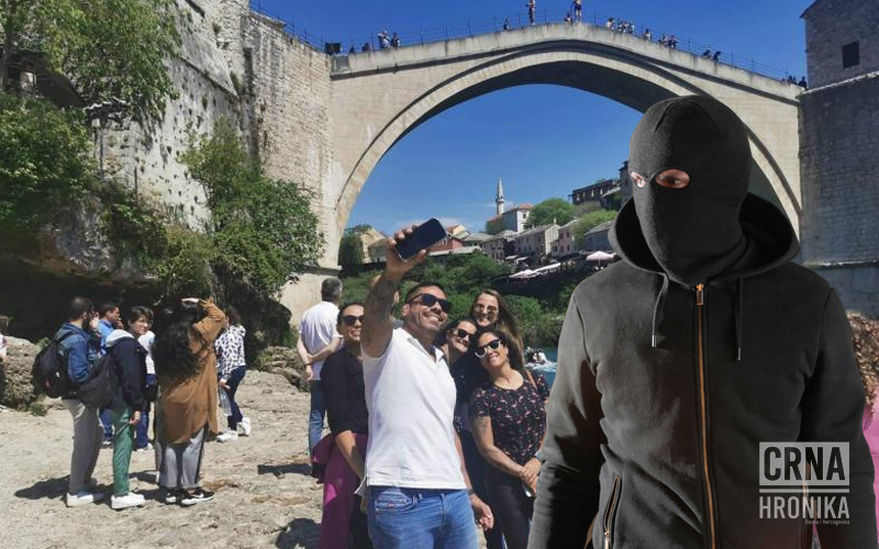 Mostar: Turisti u strahu, NN lica im prilaze sa pištoljima i pljačkaju ih