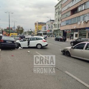 (FOTO) Nesreća u Sarajevu: Sudar 5 automobila kod SCC-a