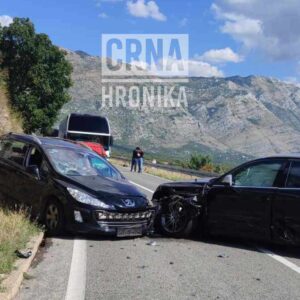 Teška nesreća Audi-ja i Peugeot-a kod Trebinja. Ima povrijeđenih