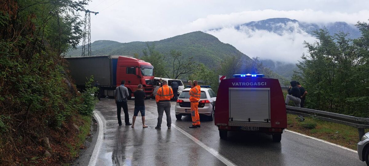 Saobraćajna nesreća obustavila saobraćaj na putu Jablanica – Prozor