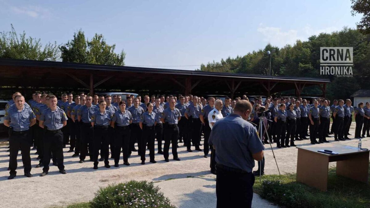 (VIDEO) 131 novi policajac sutra na ulicama SBK-a: Položili svečanu zakletvu