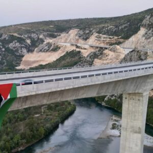 (VIDEO) Osvanula velika zastava Palestine na tek otvorenom mostu “Hercegovina”