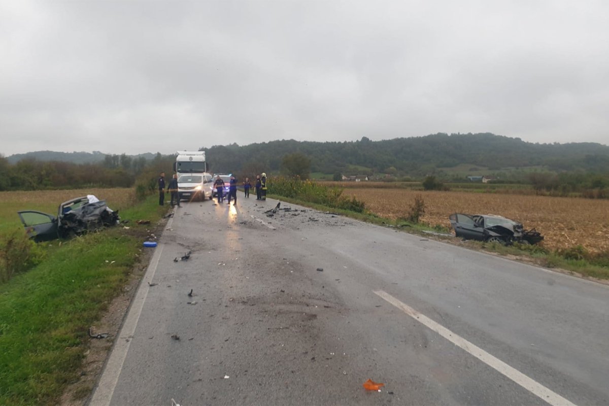 Tragedija kod Doboja: Jedna osoba poginula, druga teško povrijeđena u saobraćajnoj nesreći