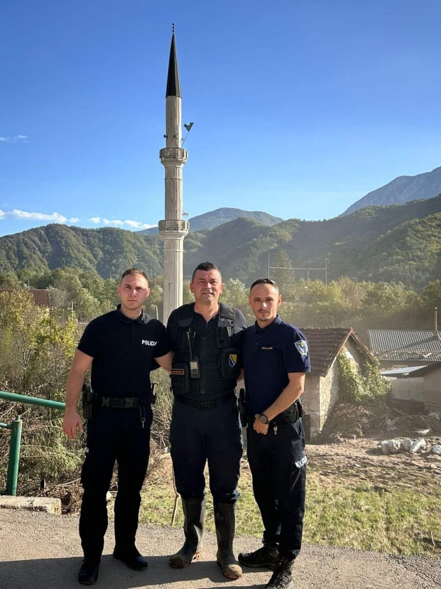 Mladi policajci Nedim i Admir spasili šest osoba prve noći tragedije