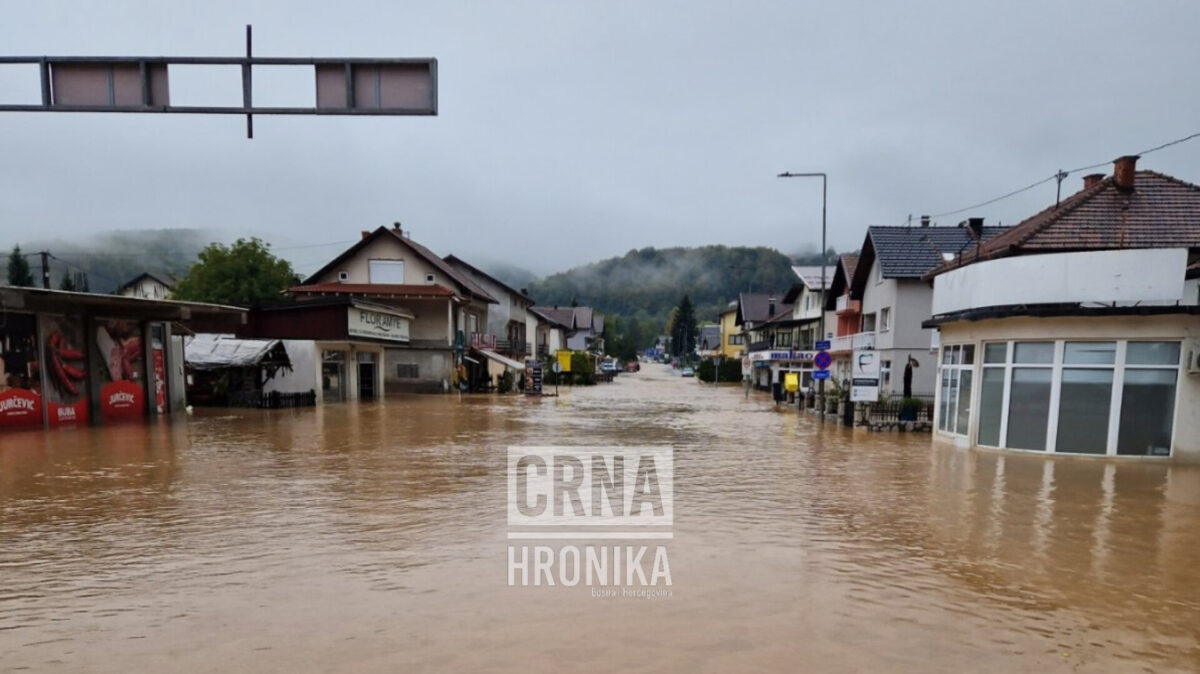 Oprez vozači: U BiH potopljene ceste, saobraćaj blokiran