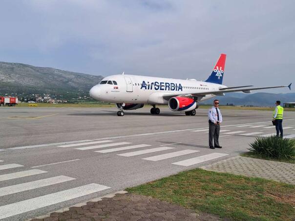 Hrvatski zastupnici tvrde da su “skinuti” sa leta: Iz Air Serbia poručuju da su zakasnili na ukrcavanje