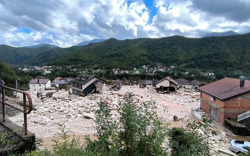 Katastrofalne zvanične informacije: Više od 14 osoba izgubilo život u poplavama i odronima u HNK