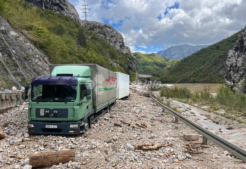 Ceste FBiH: Kolika je šteta pričinjena na putnoj infrastrukturi još se ne zna