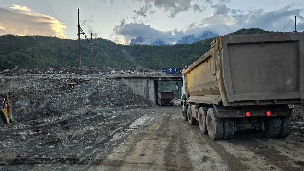 Iz Jablanica apeluju: Treba nam još kamiona za utovar