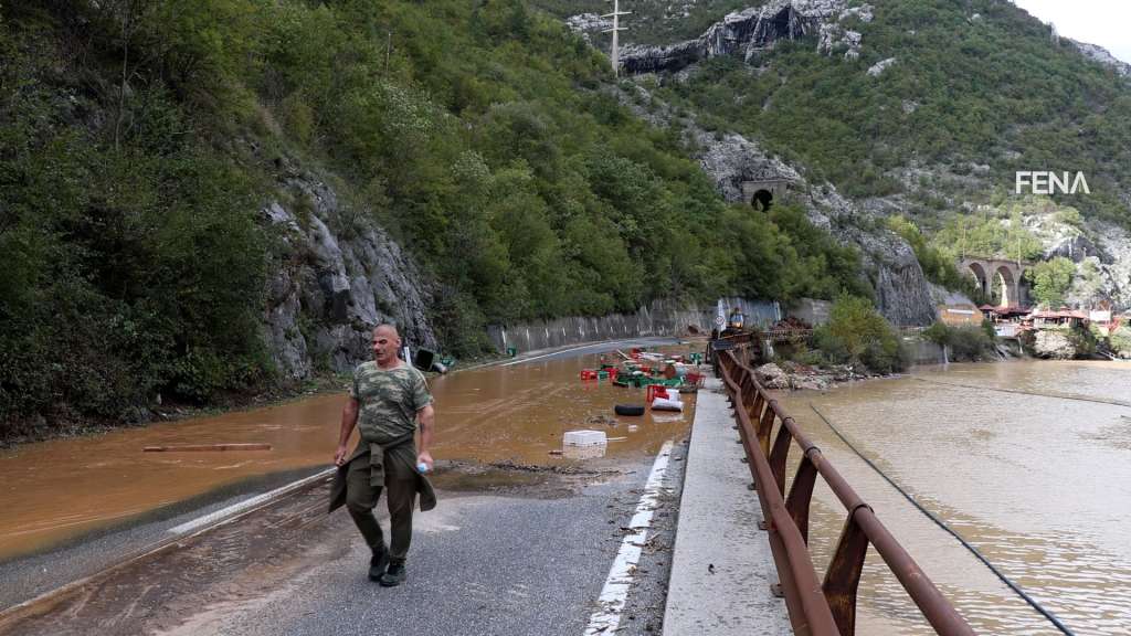 Nakon poplava i odrona: Saobraćaj na putu M17 bi mogao biti pušten u promet tokom noćnih sati