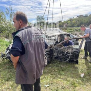 (VIDEO) Mercedes, u kojem su poginuli djevojke i mladić, izvučen iz rijeke Bosne