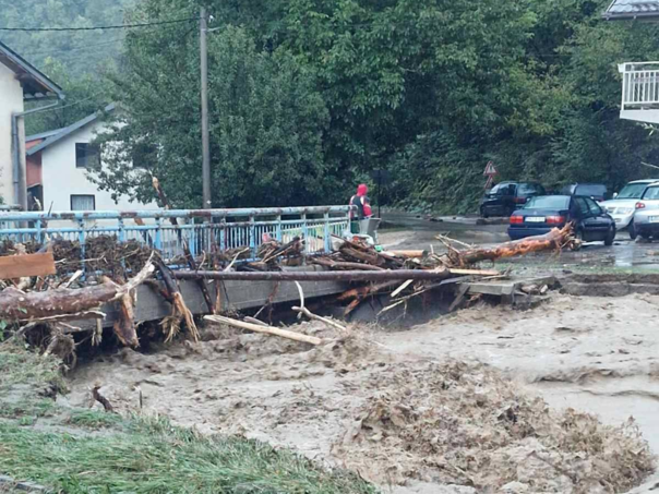 Na područuju Fojnice tri osobe smrtno stradale